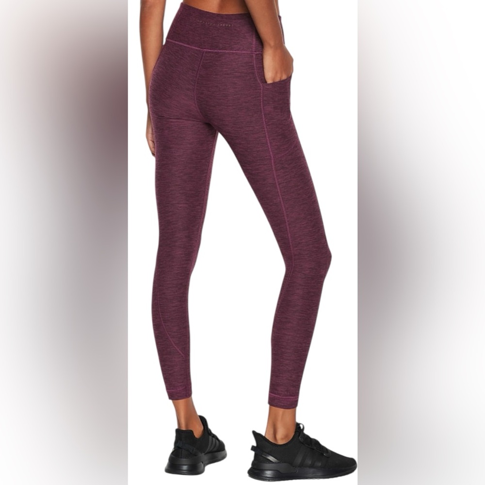 VICTORIA’S SECRET NWOT Women’s High Weist 3/4 Length With Pockets Leggings